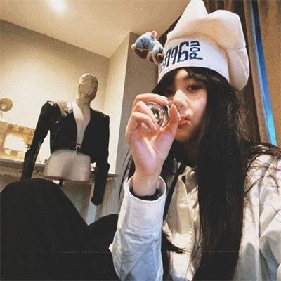 逃荒被丢下我带空间躲深山种田